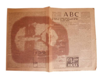 Cara de Bélmez aparecida en el periódico que envolvía un bocadillo